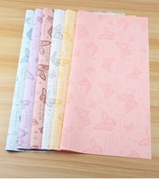 Nouveau papier d'emballage pour fleurs imperméable en plastique avec un motif rétro de papillon et de fleurs pour l'emballage de bouquets de fleurs