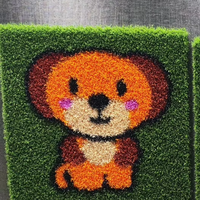 Gazon artificiel avec logo et motif pour aire de jeux et décoration extérieure