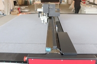 Machine de découpe numérique CNC à couteau oscillant automatique pour polyester, machine de découpe de tissu à couteau rond automatique