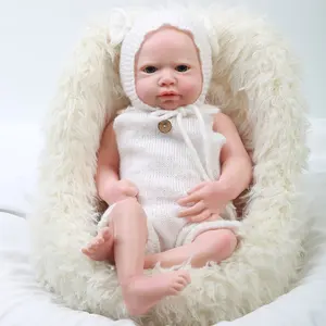 本当の赤ちゃんのように見える生まれ変わった裸のとても本当に柔らかい素敵な加重シリコンドレスアップ幼児人形