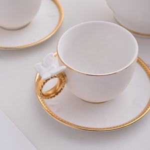 ชุดกาแฟพร้อมถ้วยและจานรองลายผีเสื้อขอบทองลายนูนสีขาวขายดี - Product Image 5