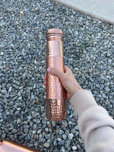 Botella de Agua Moderna de Cobre Puro, a Prueba de Fugas, Hecha a Mano, Portátil, con Beneficios Ayurvédicos para la Salud, Ecológica, Sostenible, para Exteriores y Hogar - Product Image 4