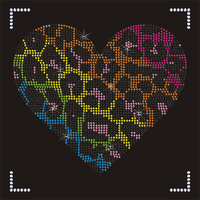 Motif Rhinestone Iron-On Transfers Activado por calor para ropa de boda Clavos con forma de logotipo personalizable