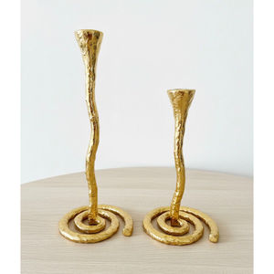 Achetez un porte-bougie en métal doré de style antique, fabriqué à la main, en vente par les exportateurs - Product Image 1