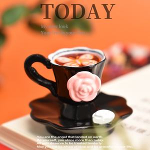 Breloques en résine en forme de tasses à café à fleurs roses et noires pour poupées, aliments miniatures, colle crème, décoration de coque de téléphone - Product Image 3