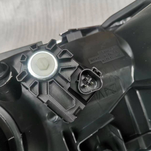 Conjunto de Faros Delanteros para Beijing Speed Run, Halógenos con Acabado Plateado Electrochapado, Compatibles con Mitsubishi Pajero Speed Run - Product Image 6