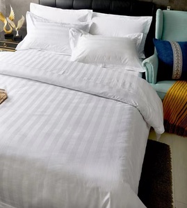 100% sợi polyester thân thiện với môi tùy chỉnh Nền Kinh Tế khách sạn sọc Khăn trải giường màu trắng tinh khiết rắn màu satin vải bộ đồ giường thiết lập - Product Image 2