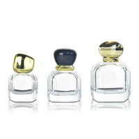 Vente en gros de flacons de parfum vides en verre 30ml 50ml 100ml, ronds, de luxe, couleur personnalisée et estampage à chaud, vaporisateur à pompe, boîte avec bouchon en bois personnalisé