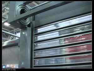 Lames en polycarbonate au design moderne et volets roulants en alliage d'aluminium Portes <span class=keywords><strong>de</strong></span> <span class=keywords><strong>garage</strong></span> Vue complète Transparent à grande vitesse Action rapide - Product Image 3