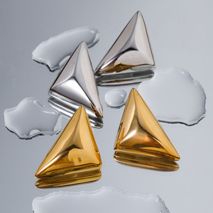 Boucles d'oreilles en forme de pyramide en acier inoxydable doré 18 carats pour femmes, bijoux à la mode, JDE2311006 - Product Image 4