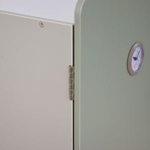 Réfrigérateur en bois pour enfants avec horloge intégrée - Réfrigérateur-congélateur Montessori de qualité supérieure à double porte pour jeu d'imitation - Product Image 6