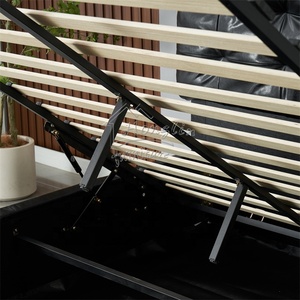 <span class=keywords><strong>Letto</strong></span> <span class=keywords><strong>matrimoniale</strong></span> moderno in pelle nera imbottito con <span class=keywords><strong>testiera</strong></span> trapuntata e struttura in legno, mobili <span class=keywords><strong>letto</strong></span> morbidi - Product Image 6