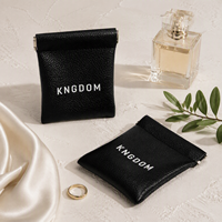 Pochette de rangement pour bijoux en cuir PU noir de luxe avec logo, sac magnétique personnalisé de haute qualité pour bracelets, bagues et colliers en cuir PU