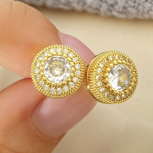 Bijoux coréens tendance pour femmes, sans ternissement, plaqués or 18 carats, petites boucles d'oreilles à clous entièrement serties de zircon - Product Image 1