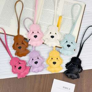 Adorable llavero de cuero con diseño de perro Poodle, regalo suave de dibujos animados, colgante para bolso, bonito llavero, dulce regalo para mujeres y niñas - Product Image 1