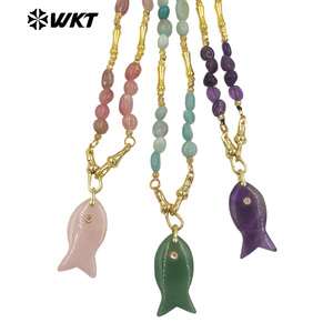 WT-N1522 Maravillosos collares con colgante en forma de pez con piedras preciosas naturales y cadena de metal dorado para mujer, regalo. - Product Image 1