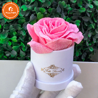 Bunga Berbentuk Hati Hari Valentine Dalam Kotak Kejutan