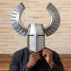 Casco de Caballero Alado con Grandes Alas, Hecho a Mano en Acero, para Cosplay y Coleccionistas, Talla Adulto - Product Image 1