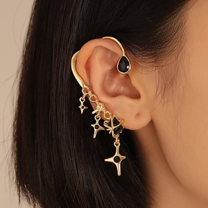 1 pièce Boucles d'oreilles manchette hexagramme sans perçage pour femme, style punk, étoile géométrique, chic, à clipser, bijoux - Product Image 1