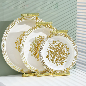 Ensemble de 3 plateaux en plastique de qualité supérieure avec bordures dorées, motif gravé doré, poignées élégantes pour servir des fruits et des aliments - Product Image 1