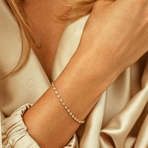 Brazalete de Tenis con Incrustaciones de Circonitas Cúbicas en Latón Chapado en Oro de 18k, Ajustable - Product Image 4
