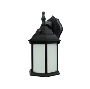 Lámpara de pared exterior vintage con acabado negro y pantalla de vidrio esmerilado - Product Image 1