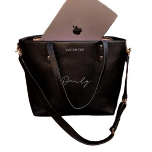 Nouveauté : Sacs fourre-tout en cuir PU pour femmes, logo personnalisé brodé, imperméables, durables, avec bandoulière amovible - Vente en gros, tendance mode - Product Image 5
