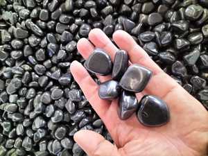 Cailloux <span class=keywords><strong>de</strong></span> pierre noire naturelle polie <span class=keywords><strong>de</strong></span> taille multiple <span class=keywords><strong>de</strong></span> haute qualité pour le décor <span class=keywords><strong>de</strong></span> <span class=keywords><strong>terre</strong></span> <span class=keywords><strong>de</strong></span> <span class=keywords><strong>jardin</strong></span> - Product Image 2