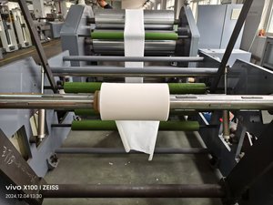 Macchina Automatica ad Alta Velocità per Rivestimento di Cera con Motore per Carta da Caramelle - Product Image 4