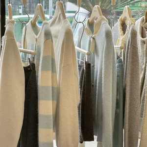 Venta al por Mayor de Ropa de Moda para Mujer, Otoño e Invierno, Suéteres, Chaquetas y Pantalones Variados, Envío Aleatorio - Product Image 2