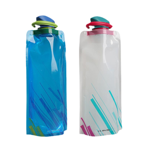 Bouteilles d'eau pliables de 700 ml en gros – Gourde souple réutilisable pour voyage et camping avec mousqueton - Product Image 4
