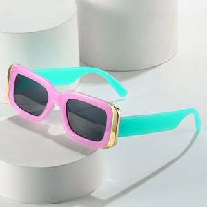 Vente en gros de lunettes de soleil rectangulaires tendance, nouvelle collection, protection UV400, monture épaisse, lunettes de soleil carrées pour femmes - Product Image 2