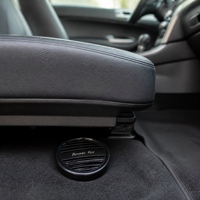 Ensemble de désodorisants pour voiture avec flacon suspendu pour huiles essentielles et deux diffuseurs de charbon actif en boîte pour éliminer les odeurs