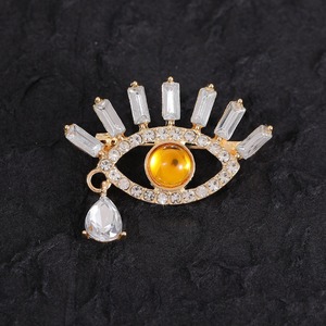 Pin Elegante Personalizado con Ojo de Diablo, Insignia de Diamante Naranja, Pin Exquisito con Pedrería para Venta al por Mayor - Product Image 6