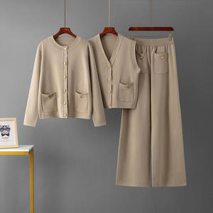 Ensemble trois pièces pour femmes en vente chaude, pantalon large en tricot coréen, veste à boutons, cardigan en tricot - Product Image 3
