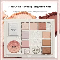 Ensemble cosmétique : Palette de maquillage tout-en-un comprenant des fards à paupières, du blush et un illuminateur, ainsi qu'un eye-liner liquide. Édition limitée pour la Saint-Valentin