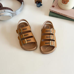 Sandales style <span class=keywords><strong>Birkenstock</strong></span> pour enfants, chaussures tendance été 2026 pour garçons et filles, claquettes à semelle souple avec imprimé lettres pour tout-petits - Product Image 2