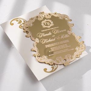 Elegante tarjeta de invitación de boda de metal dorado con marco ornamentado y nombres personalizados para decoración - Product Image 4