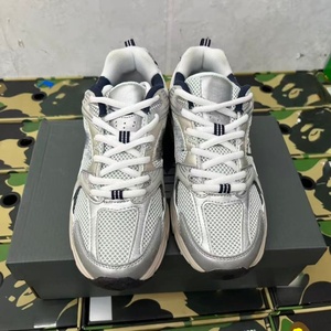 Chaussures de sport d'été pour hommes et femmes. Chaussures de marque de créateur. Style classique intemporel Personnalisation de haute qualité - Product Image 3