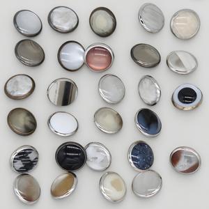 Tùy Chỉnh Đầy Màu Sắc Thời Trang <span class=keywords><strong>Brass</strong></span> Vòng Năm <span class=keywords><strong>Prong</strong></span> Ngọc Trai <span class=keywords><strong>Prong</strong></span> <span class=keywords><strong>Snap</strong></span> Nút - Product Image 2