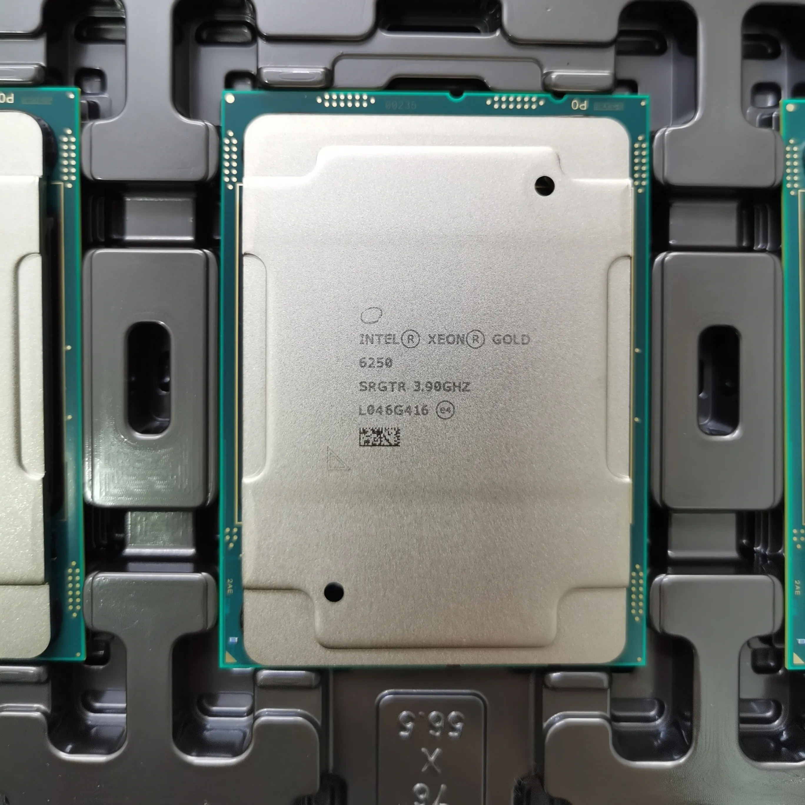 Hot Selling Intel Xeon Gold 6250 3.9GHz 35.75M 8 Core FCLGA3647 CPU PROCESSOR SRGTR