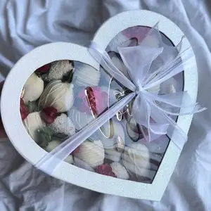Baskılı karton tatlı tedavi çikolata çilek kalp şeklinde hediye kutusu açık pencere ile