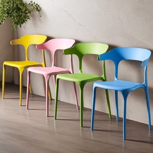 Chaise <span class=keywords><strong>de</strong></span> salle à manger empilable en plastique PP coloré au design moderne pour la cuisine, la maison, le bureau, le café, l'extérieur - Product Image 2