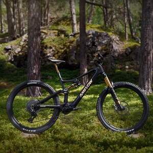 Bicicleta Eléctrica de Montaña Amflow PL Carbon 800Wh 2025 de Alta Potencia con Cuadro de Carbono - Product Image 4