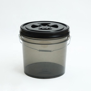 Seau à eau à usage domestique en plastique transparent de couleur noire - Product Image 1
