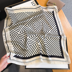 Toptan yeni Retro at desen baskı dut ipek kare eşarp şal bayanlar moda at baskılı 70*70 atkısı bandanalar - Product Image 4