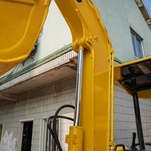 Excavadora de cadenas pequeña Komatsu PC40MR de segunda mano con pocas horas de trabajo para construcción urbana, paisajismo y trabajo agrícola - Product Image 2