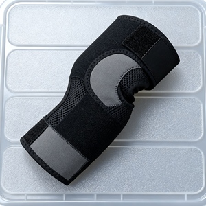 Attelle de <span class=keywords><strong>coude</strong></span> en néoprène pour une <span class=keywords><strong>compression</strong></span> personnalisable pour les voyages grâce à sa taille compacte pour un emballage pratique - Product Image 4