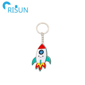 Venta al por mayor Rocket Planet Rainbow llavero logotipo personalizado ir al espacio Retro cohete suave esmalte duro llaveros llavero - Product Image 5