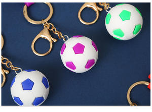 Promosi Gantungan Kunci Dekorasi Tas Souvenir Hadiah Gantungan Kunci Sepak Bola Kustom untuk Penggemar Gantungan Kunci PVC Lem Lunak Liontin Sepak Bola - Product Image 3